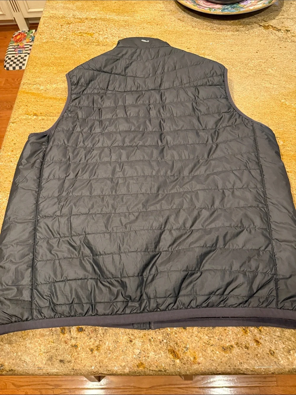 Men’s Vineyard Vines puffer vest